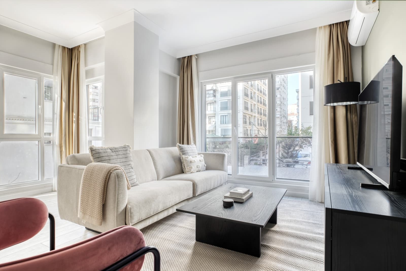 Göztepe 2+1 | Full Eşyalı | Fully Furnished in Göztepe Mh.
