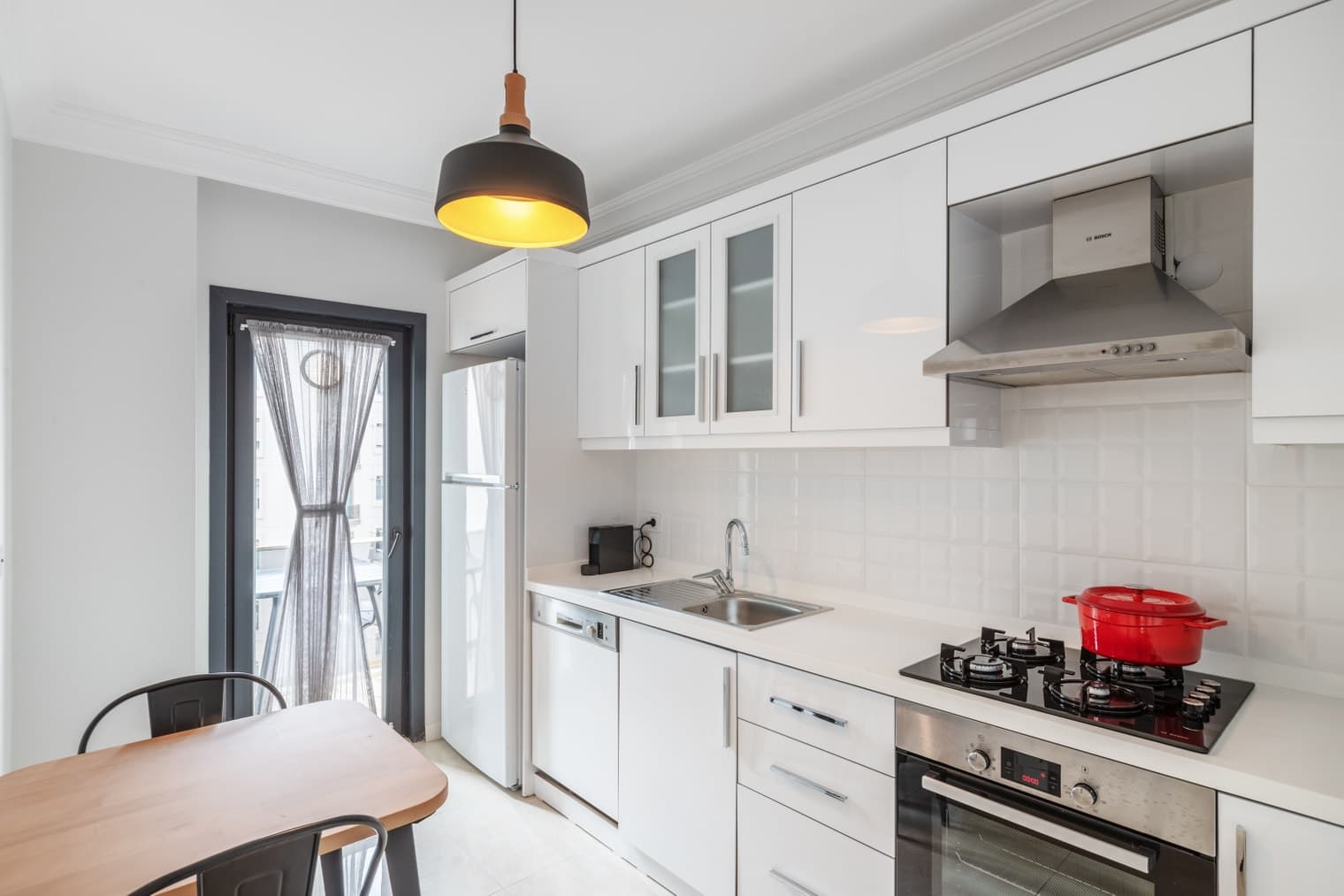 Suadiye'de 2+1 Full Eşyalı Otoparklı Daire | Fully Furnished image 3