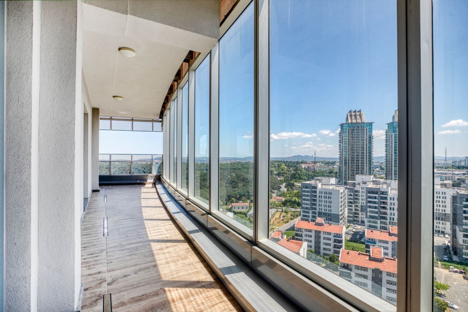 Maslak 1453'te | Yüksek Kat| Lüks Eşyalı | 2+1 Teraslı Net 130m² image 3